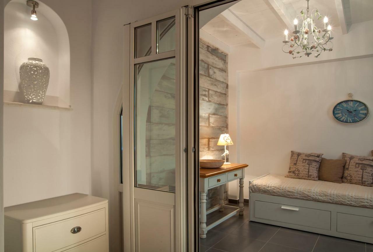 Miland Suites Adamantas  Bagian luar foto